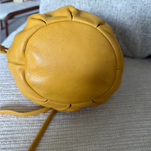 HOBO brand Yellow Leather Crossbody drawstring bag 9.5x7 - Picture 4 of 8